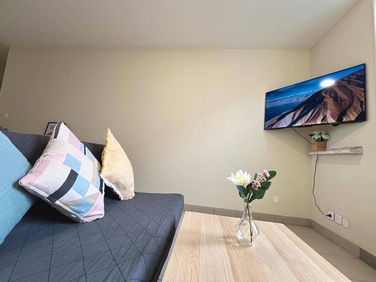 Appartement entier, Duplex rénové à 15 min de Lyon in Saint-Fons, Lyon et ses environs