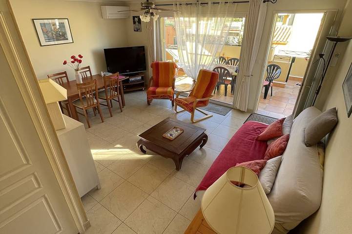 Villa pour 4 personnes, avec jacuzzi ainsi que piscine et balcon à Valras-Plage