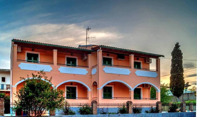 Appart’hôtel pour 5 personnes, avec Balcon et Terrasse ainsi que Jardin et Vue