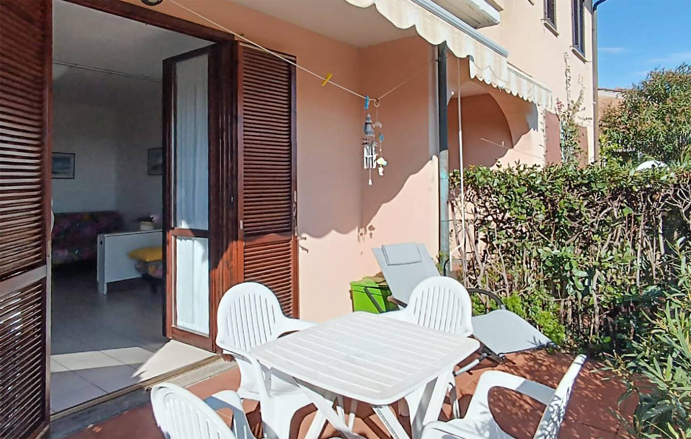 Appartamento intero, Rifugio vista mare con parcheggio, AC, vicino Spiaggia della Torre in Rio nell'Elba, Riotorto