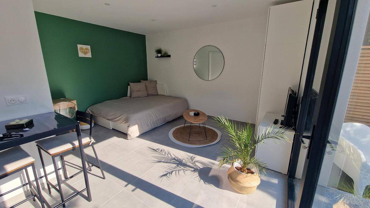Appartement entier, Le Patio : studio avec extérieur in Saint-Barthélemy-d'Anjou, Région d'Angers