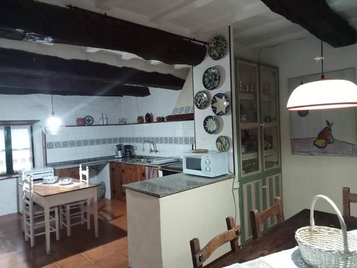 Casa rural para 15 personas, con vistas y jardín, Se admiten mascotas en Ancares - 3