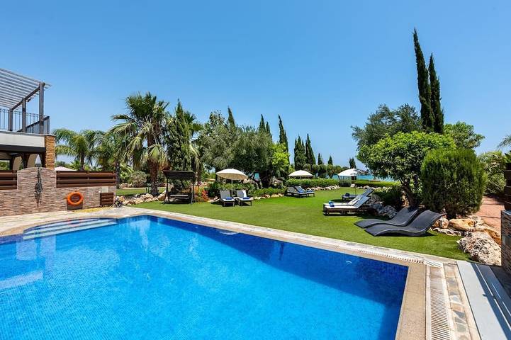 Villa for 10 people, with balcony and garden - 1