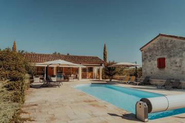 Location de vacances pour 2 personnes, avec piscine et jardin à Cieurac