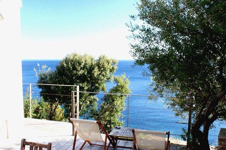 Villa pour 4 personnes, avec jardin et terrasse dans Fautea