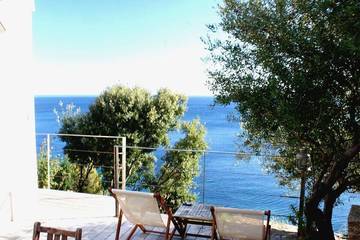 Cottage pour 4 personnes, avec terrasse et jardin dans Plage de Fautea