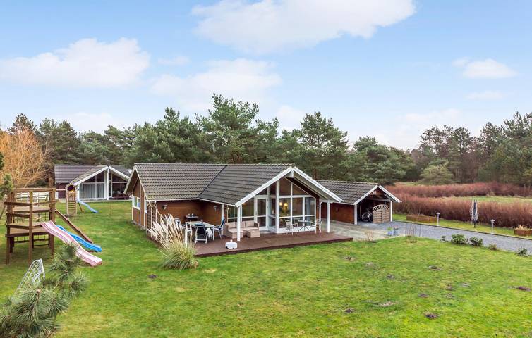 Ferienhaus für 7 Personen, mit Whirlpool und Garten sowie Sauna und Terrasse in Kramnitse