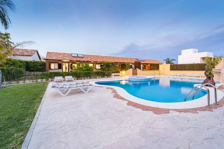 Casa para 2 personas, con piscina además de jardín y terraza en Zahora