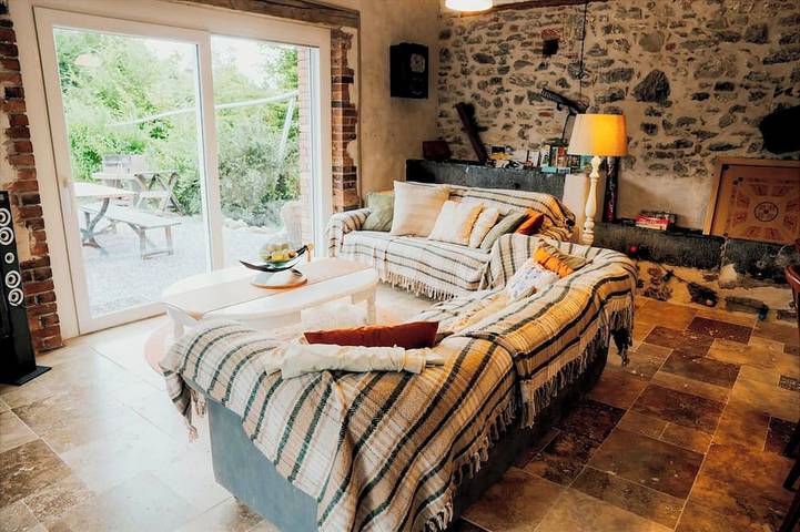 Gîte pour 13 personnes, avec jardin dans Beaufort (Nord) - 2