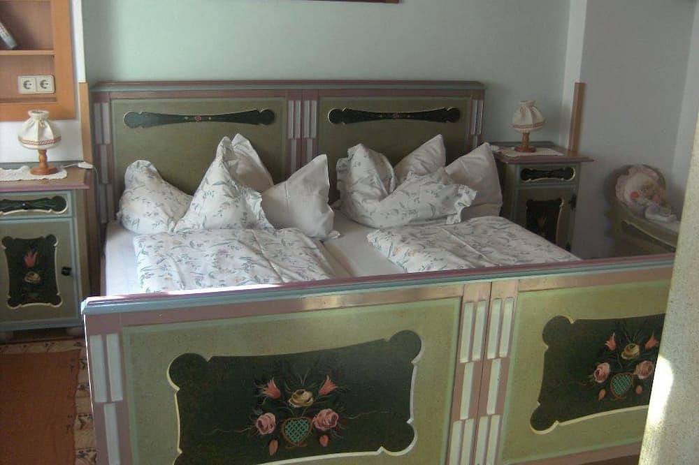 Appartement 1 - 1 Schlafraum/Dusche, Wc, Wohnraum - Pension Gamsjäger - Urlaub in Rottenmanner und Wölzer Tauern, St. Nikolai im Sölktal