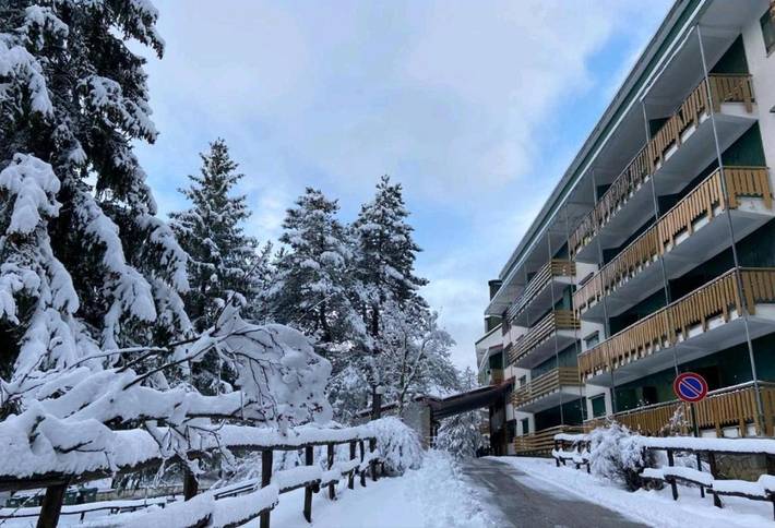 Gîte pour 4 personnes, avec Balcon et Terrasse ainsi que Jardin et Piscine à Pescasseroli