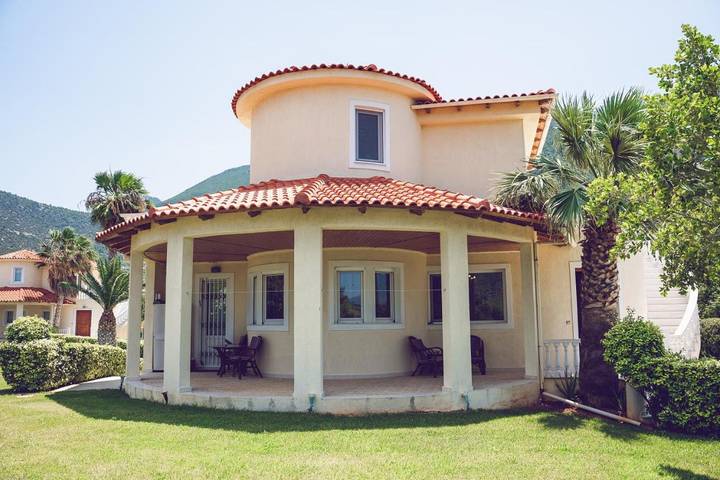 Villa pour 7 personnes, avec Balcon et Terrasse ainsi que Jacuzzi et Jardin
