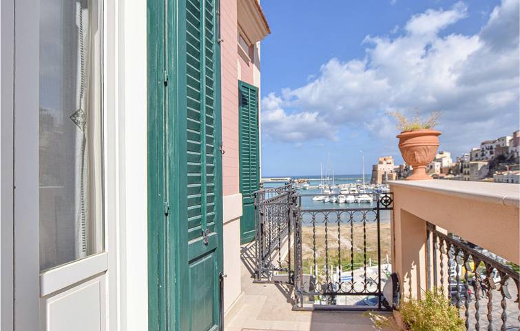 Gîte pour 8 personnes, avec terrasse, adapté aux familles à Castellammare del Golfo - 4