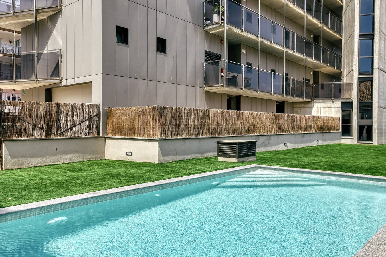 Appartement entier, Appartement Pelosa avec vue sur la mer, piscine partagée et Wi-Fi. in Santa Margarida, Roses