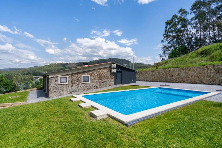 Location de vacances pour 7 personnes, avec piscine ainsi que jardin et vue dans Vila Verde - 4