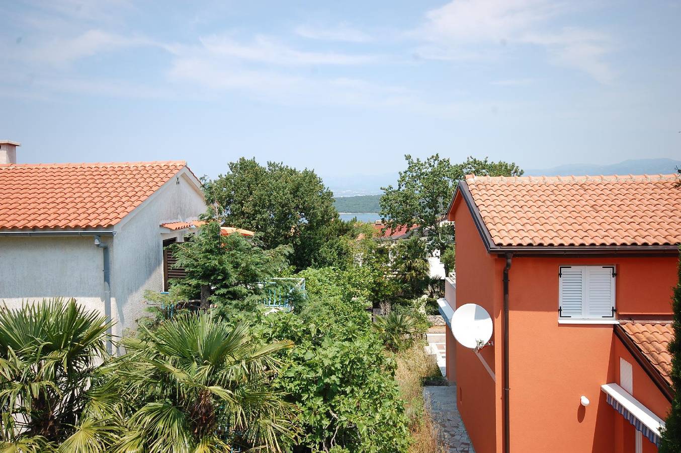 Entire holiday apartment, Holiday apartment for 5 people with balcony in Njivice, Krk