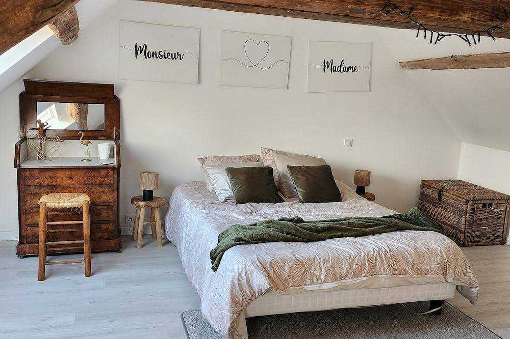 Entire apartment, Large loft-style gite with master suite, close to the châteaux and Beauval in Tour-en-Sologne, Sologne