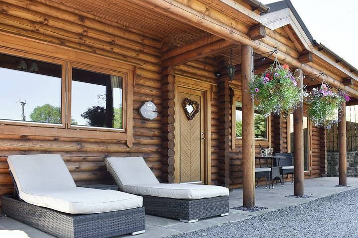 Cottage for 2 people, with garden and hot tub, with pets in Yorkshire