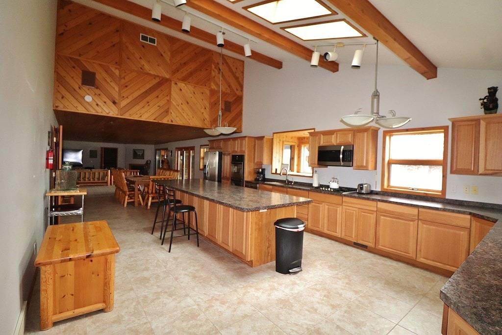 Hubbard Lake Waterfront-Anwesen 4 Schlafzimmer / 4 Badezimmer - 4400 sq ft in Hubbard Lake, Alcona County