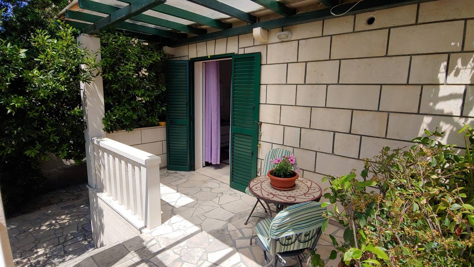 Ganzes Studio, Studioapartment in Bol mit Meerblick, Terrasse, Klimaanlage, W-Lan (3634-1) in Bol, Brac