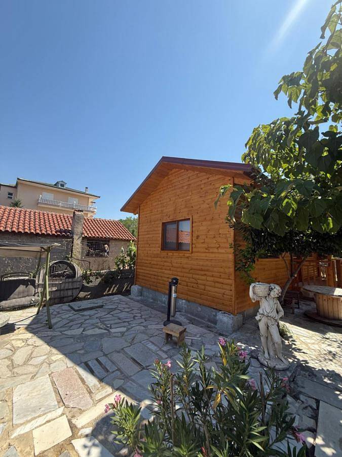 Bungalow with Patio in Drenovë, Albanien