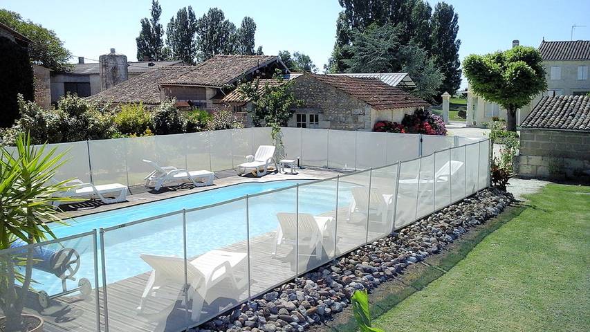 Gîte pour 8 personnes, avec Terrasse ainsi que Jardin et Piscine en Charente-Maritime - 4