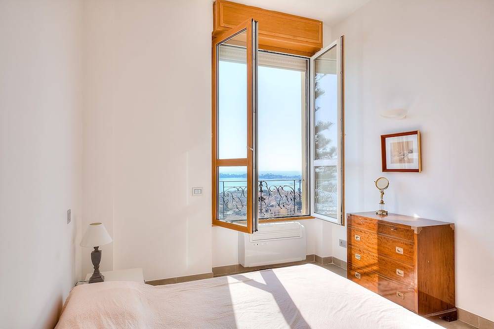 Hel lägenhet, Beaulieu-sur-Mer: charming loft with sea view in Beaulieu-sur-Mer, Nice region