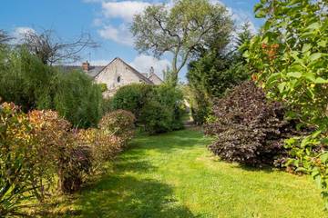 Gîte pour 4 personnes, avec vue ainsi que piscine et jardin à Monteaux