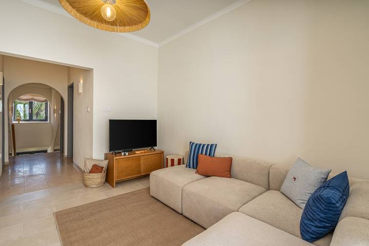 Casa de vacaciones 'Cisterna' con terraza privada, Wi-Fi y aire acondicionado in Ferragudo, Distrito de Faro