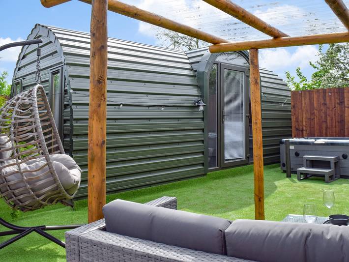 Glamping for 2 people, with garden in North West England