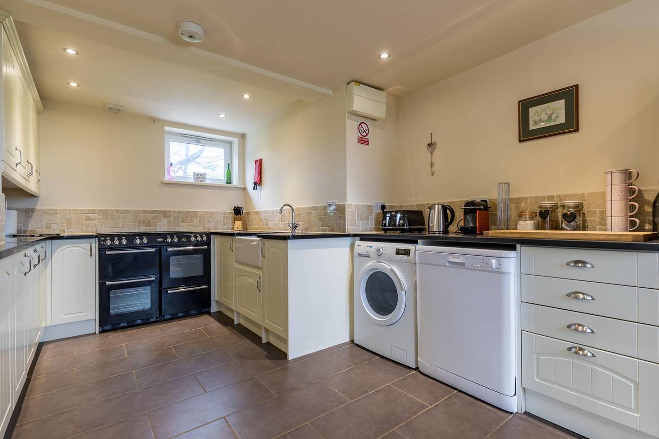 The Barn at Brambles Farm - Sleeps 6, Hot Tub in Staffordshire