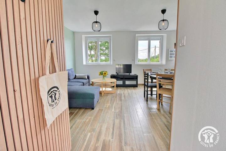 Gîte pour 6 personnes, avec terrasse et jardin à Lanouée - 4