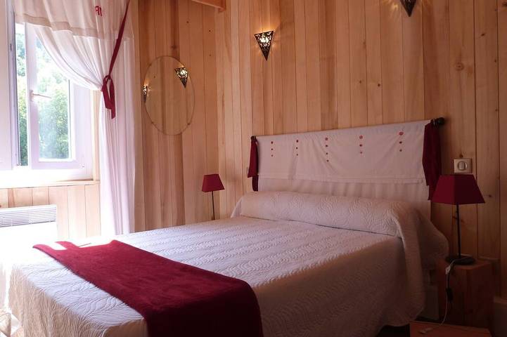 Gîte pour 6 personnes, avec jardin et terrasse à Axat