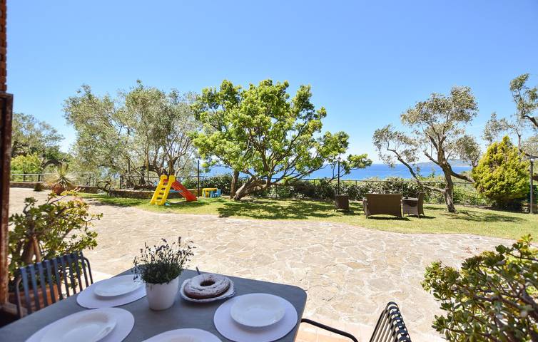 Appartamento intero, Appartamento vista mare con terrazza e parcheggio, a 2,5 km dalla spiaggia in Ascea, Cilento Coast