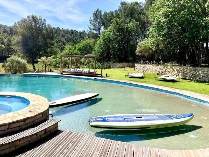 Location de vacances pour 17 personnes, avec jardin ainsi que vue et piscine à Rognes - 2