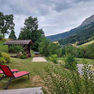 Gîte pour 4 personnes, avec jardin ainsi que terrasse et vue à Les Villards-sur-Thônes