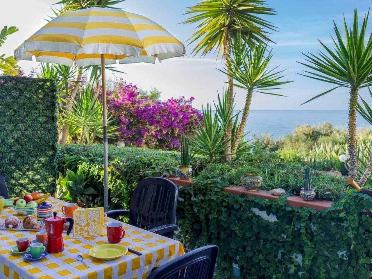 Entire apartment, Ruhige Ferienwohnung in Sciacca mit Terrasse, Garten und Grill und Meerblick in Localita San Giorgio, Sciacca
