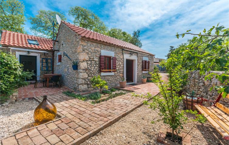 Ferienhaus für 9 Personen, mit Terrasse und Pool in Sukosan