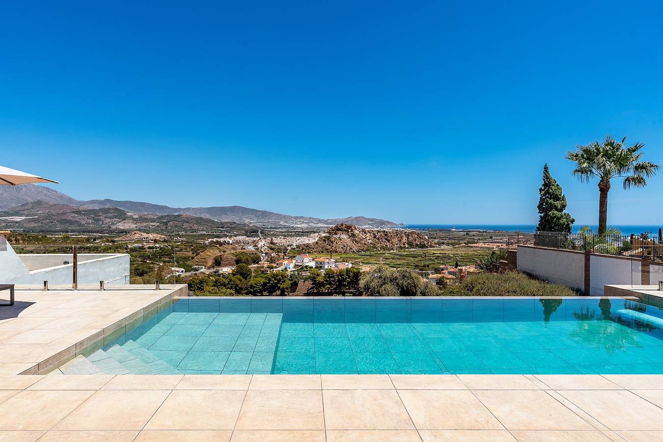 Villa "Las Arenas" with Sea View, Private Pool & Wi-Fi in Monte de los Almendros, Salobreña