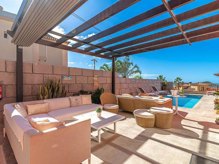 Location de vacances pour 10 personnes, avec balcon et jardin dans Chayofa