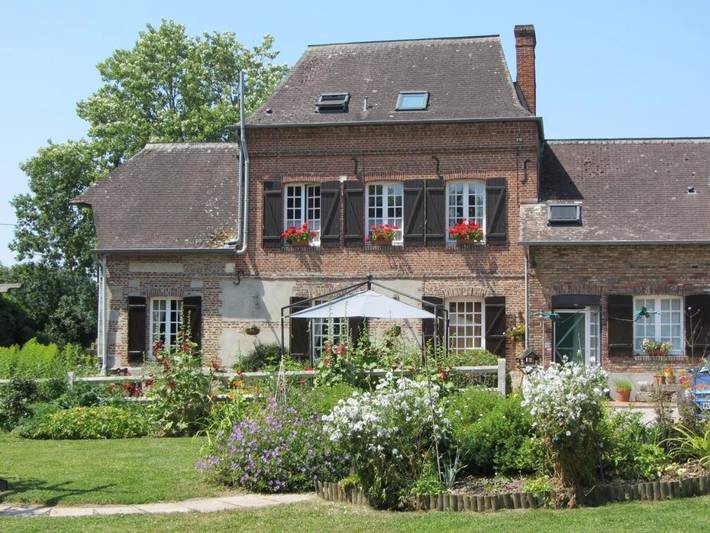 Chambre d’hôte pour 3 personnes, avec piscine ainsi que jardin et vue à Sainte-Beuve-en-Rivière