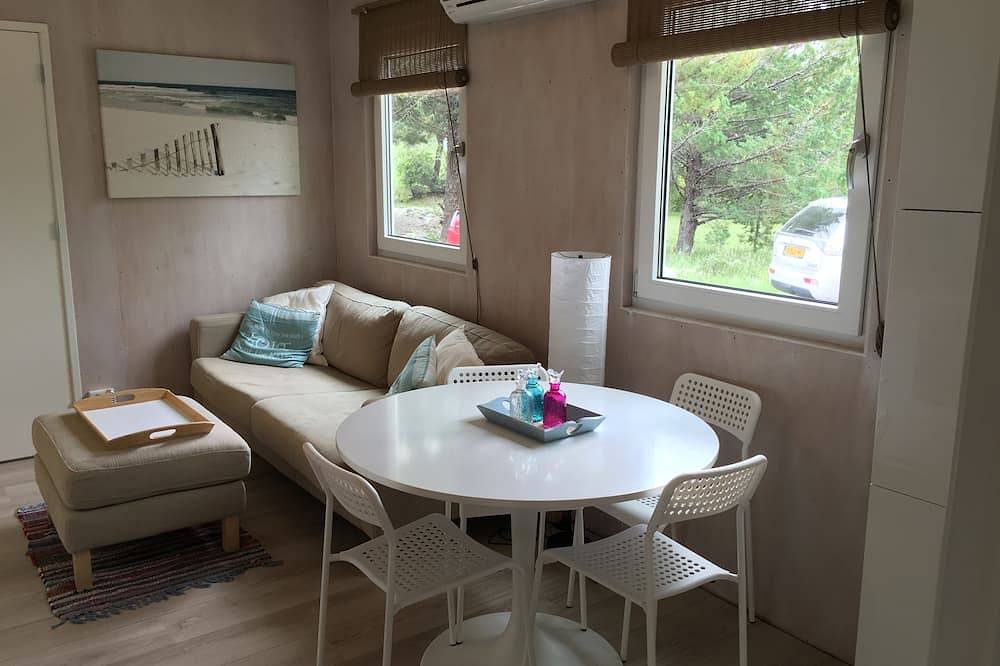Chalet de luxe confortable avec climatisation sur parc de vacances en Z-France, Parc le Duc in Vacquières, Côte méditerranéenne (France)