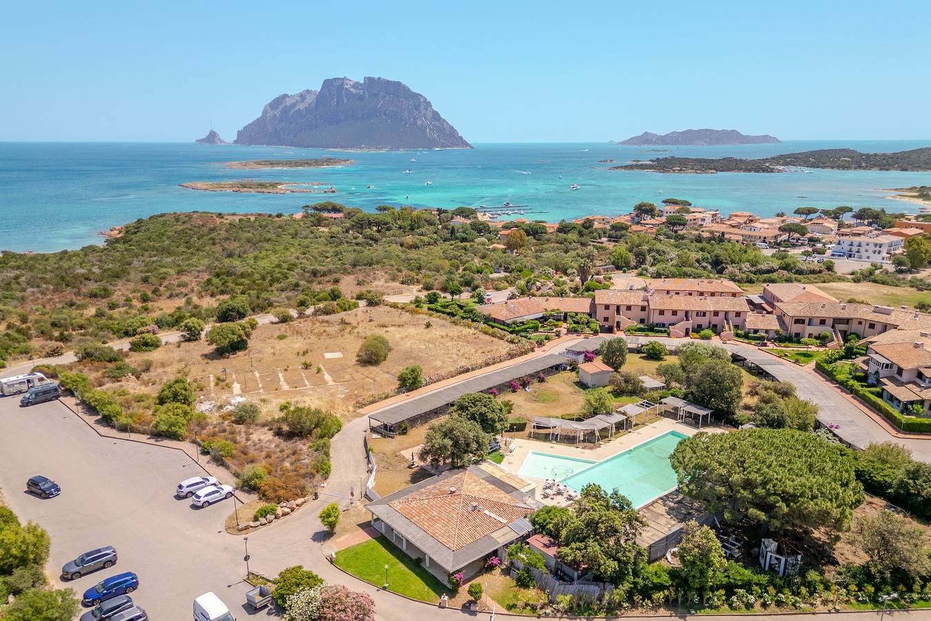Ganze Wohnung, Apartment 'Trilocale Corallo 300 m vom Strand' mit Gemeinschaftspool, privater Terrasse und privatem Garten in Porto San Paolo, Loiri Porto San Paolo