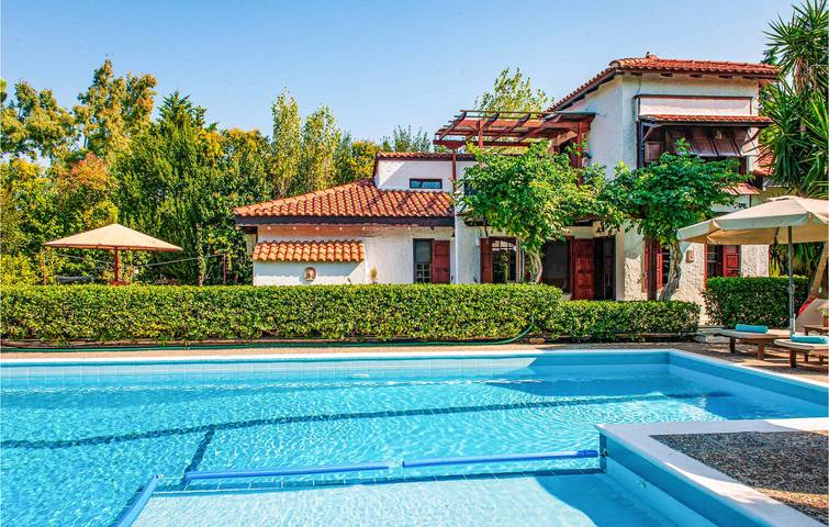Holiday home for 7 people, with pool and terrace as well as garden - 1