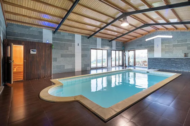 Casa de vacaciones para 4 personas, con vistas y jardín además de sauna y piscina - 1