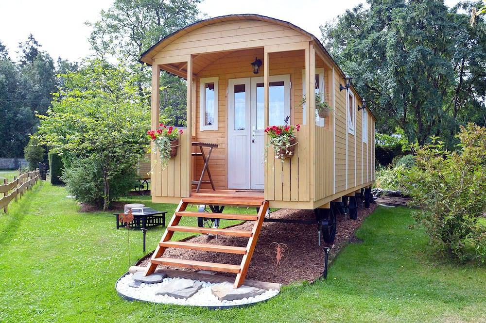 Gîte insolite ''La Colibri''. A trailer in the heart of nature. in Chimay, Hennegau