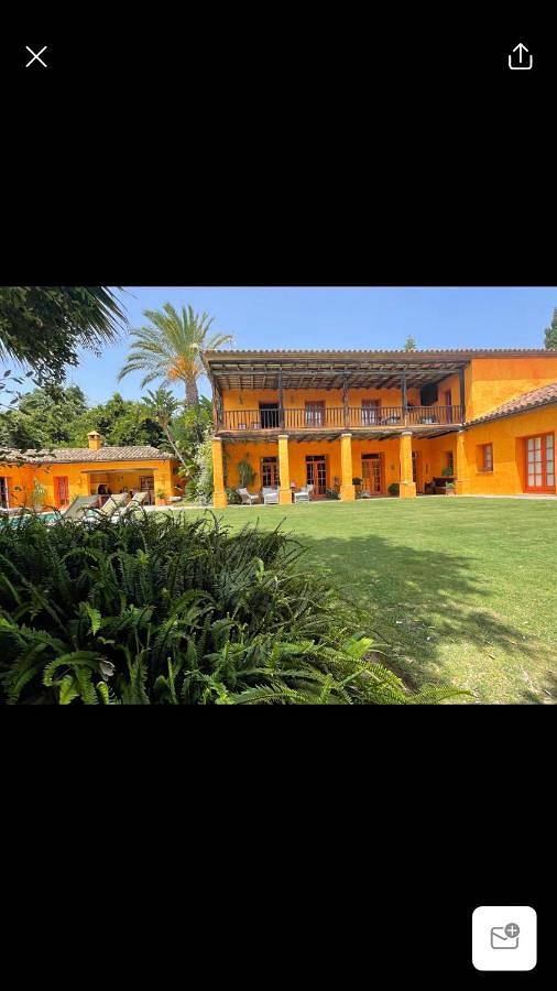 Alojamiento y desayuno para 2 personas, con Balcón y Terraza además de Jardín y Piscina en Sotogrande