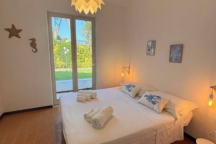 Villa Sofia: Moorish-Style Villa with Private Beach Access & 2000sqm Garden in Terracina, Agro Pontino
