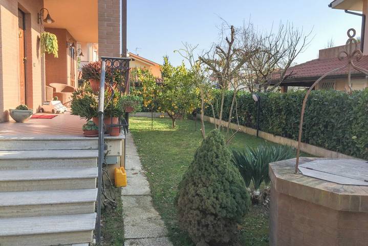 Gîte pour 11 personnes, avec jardin à Pineto - 2