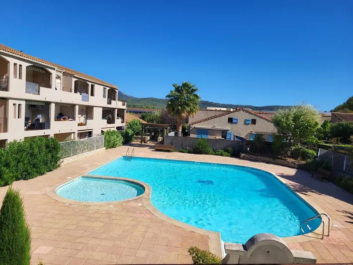 Apartamento de vacaciones para 4 personas, con terraza además de piscina y vistas - 1